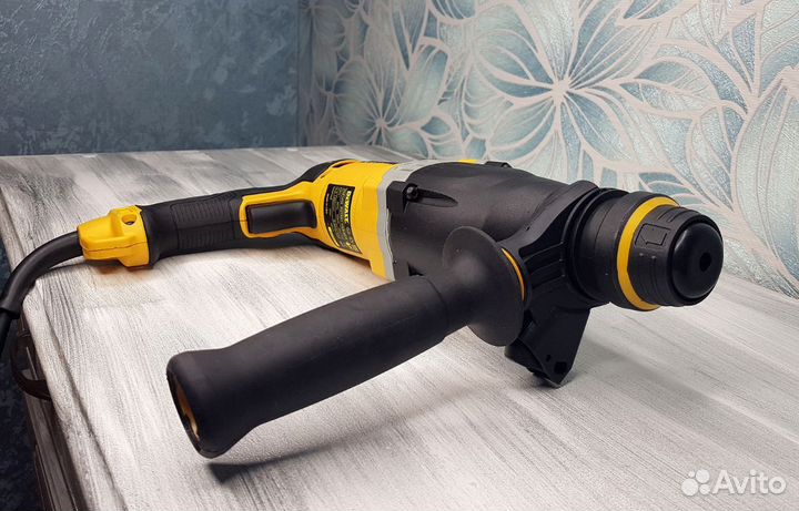 Перфоратор Dewalt D25143K