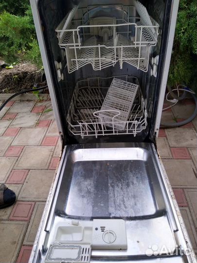 Продаю посудомоечную машину