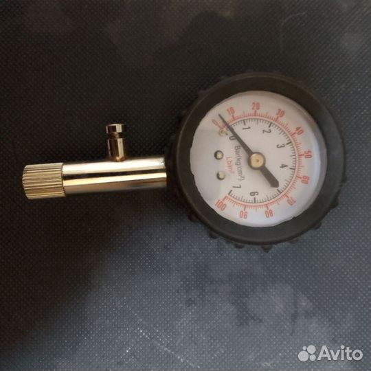 Манометр автомобильный механический