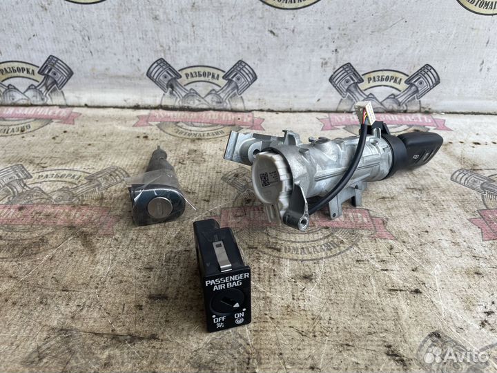 Комплект личинок и замок зажигания шкода йети