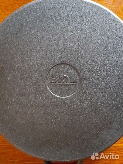 Сковорода biol 24 см. чугунная со съемной ручкой