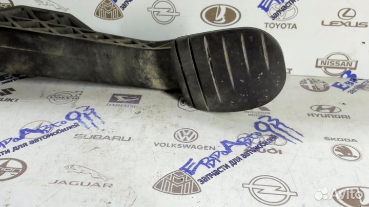 Педаль сцепления Renault Sandero 2009-2014