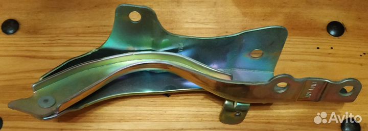 Петля капота правая Hyundai Grand Santa Fe & DM