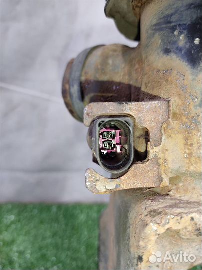 Стойка амортизатора передняя правая Audi Q7 (4LB)