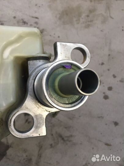 Главный тормозной цилиндр Volkswagen Phaeton(1976)