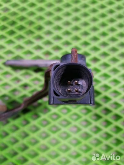 Датчик высоты дорожного просвета Audi A4B8