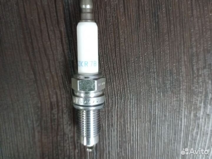 Свечи зажигания иридивые NGK 7563