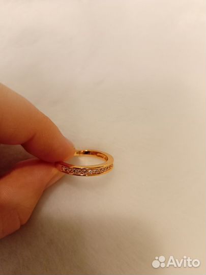 Золотое кольцо с бриллиантом