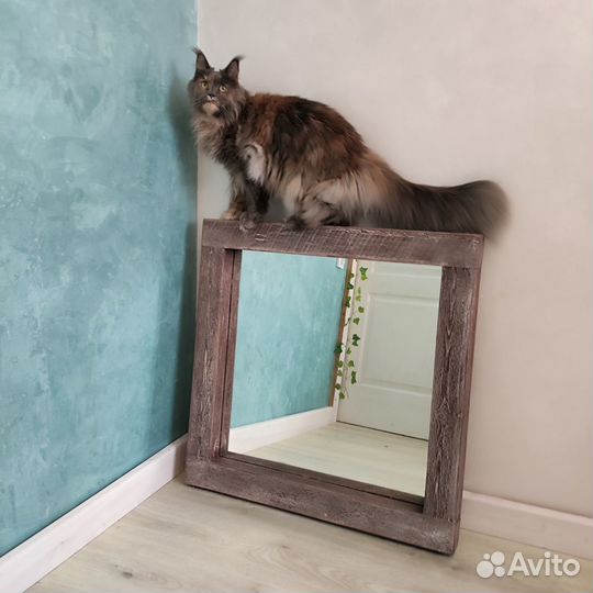 Зеркало настенное в деревянной раме