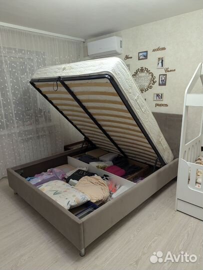 Кровать двуспальная с подъемным механизмом бу