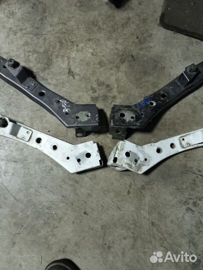 Кронштейн фары Renault Megane 3 Fluence