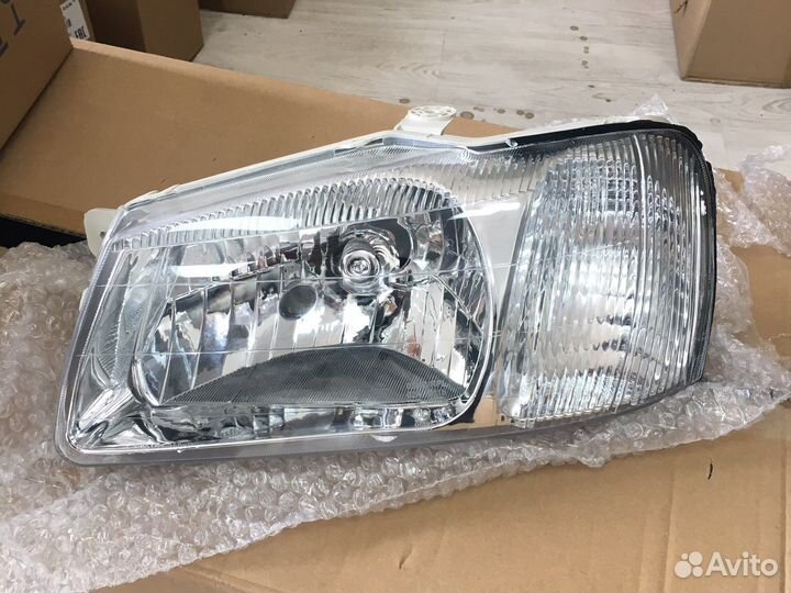 Фара левая Hyundai Accent