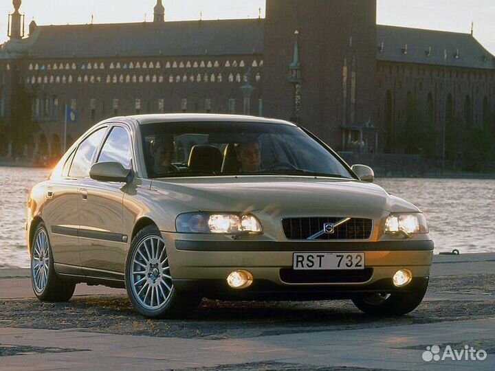 Лобовое стекло Volvo s60 с60