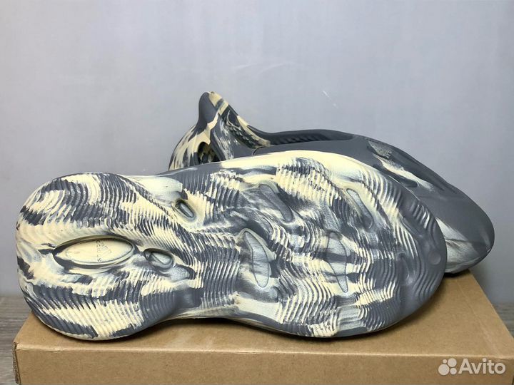 10us Adidas Yeezy Foam rnnr Moon Grey Runner