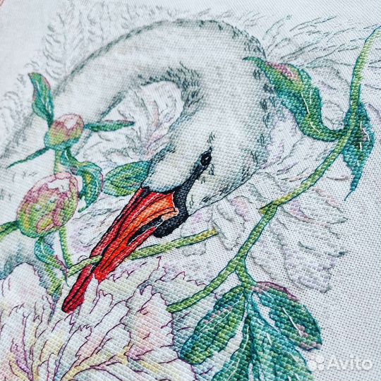 Картина, вышивка крестом, лебедь, пионы