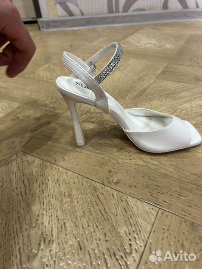 Босоножки женские