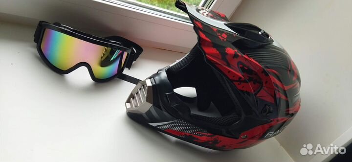 Кроссовый шлем с очками