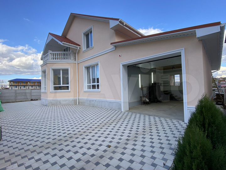 Дом 322 м² на участке 8 сот.