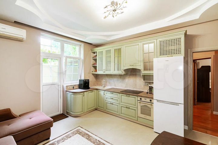 2-к. квартира, 54 м², 1/3 эт.