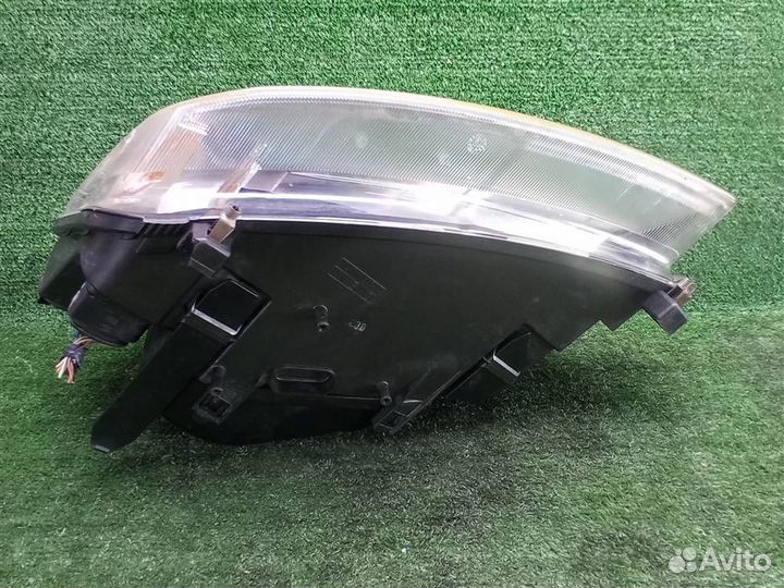 Фара правая Ford C-MAX (2003-2011)