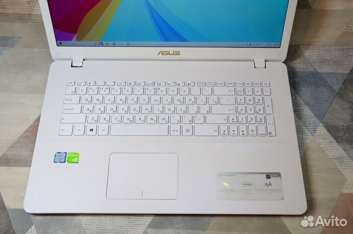 Белый игровой ноутбук Asus R702U/ Core i3