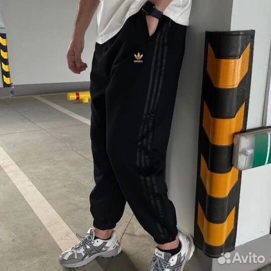 Спортивные штаны adidas