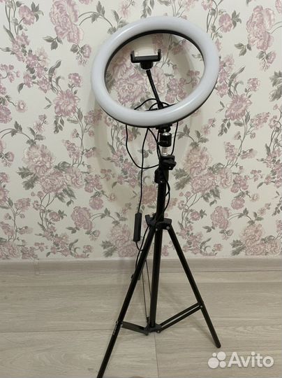 Кольцевая лампа со штативом