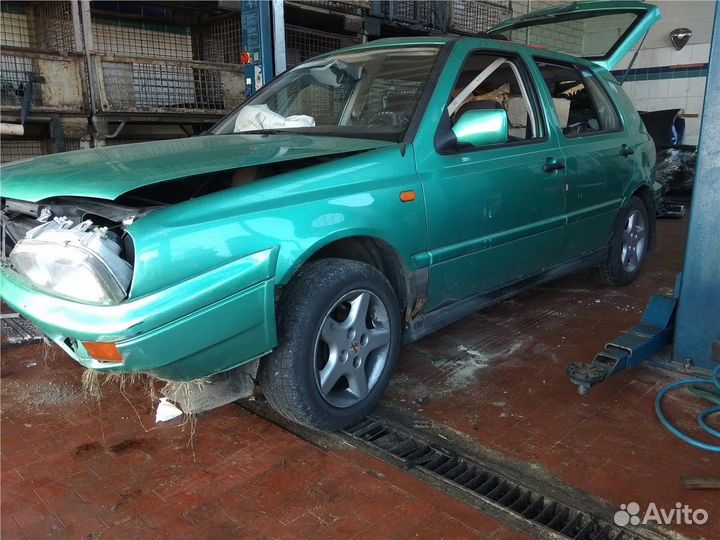 Разбор на запчасти Volkswagen Golf 3