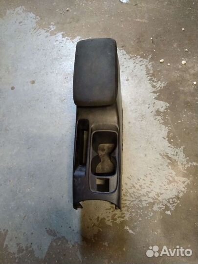 Подлокотник, центральная консоль лансер 9