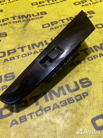 Задняя правая кнопка стеклоподъемника Mazda 3 BK