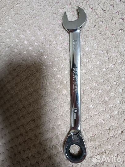 Ключ рожковый на 16 с трешеткой