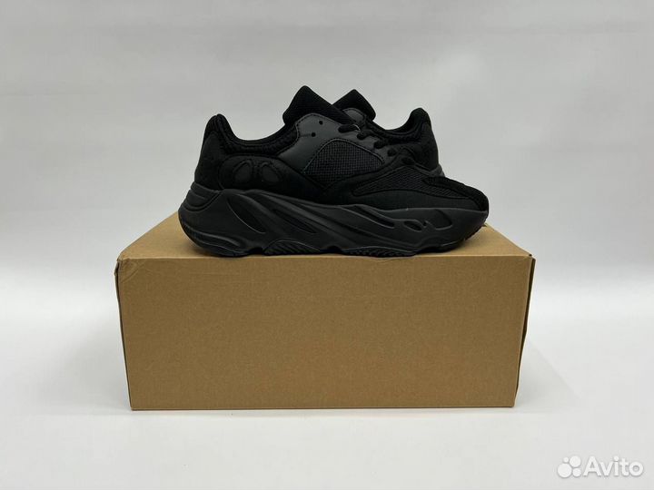 Кроссовки Adidas Yeezy Boost 700 Black (41-45)