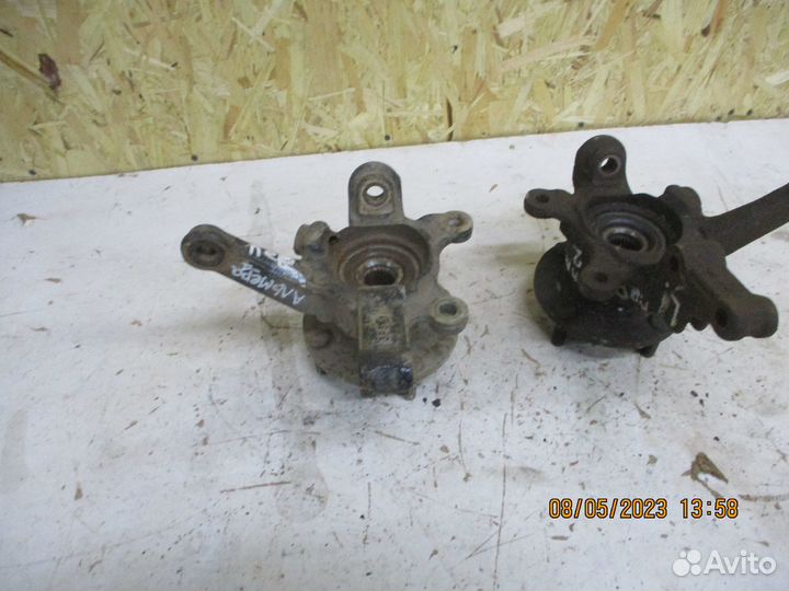 Поворотный кулак со ступицей Ниссан Альмера N16