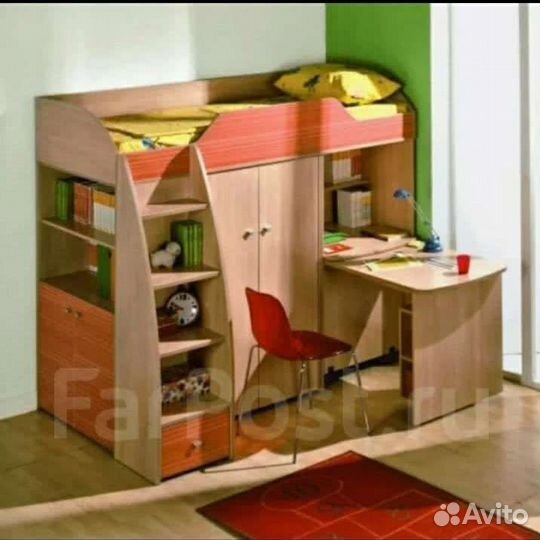 Кровать чердак со столом