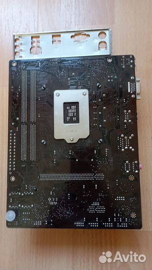 Материнская плата с процессором и памятью