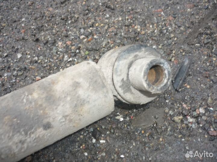 Задняя стойка Вольво S60