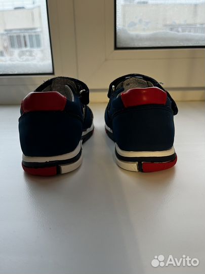 Сандалии для мальчика 23