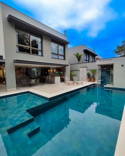 Дом 280 м² на участке 9 сот.