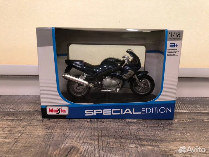 Maisto 1:18 - Triumph Sprint RS Синий