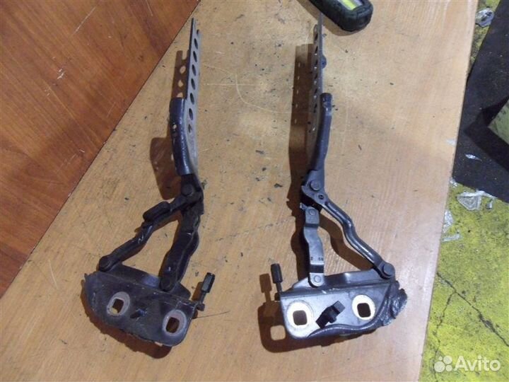 Петля капота правая Audi A8 4E2 BFM 2004-2010