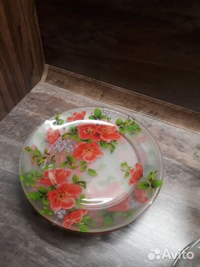 Посуда б/у: тарелки, стаканы, графин, чашки