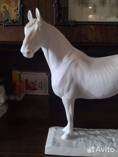 Статуэтка конь любезный. Фарфор. Гарднер