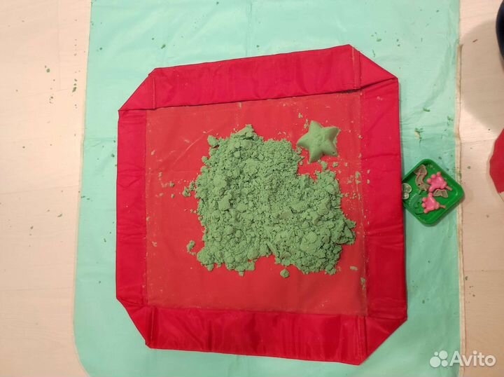 Кинетический песок с песочницей и формочками