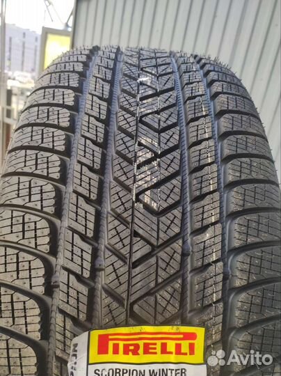 Pirelli Scorpion Winter 285/40 R22