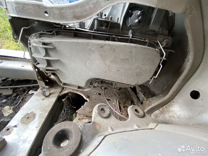 Фара передняя правая Mercedes-Benz W210