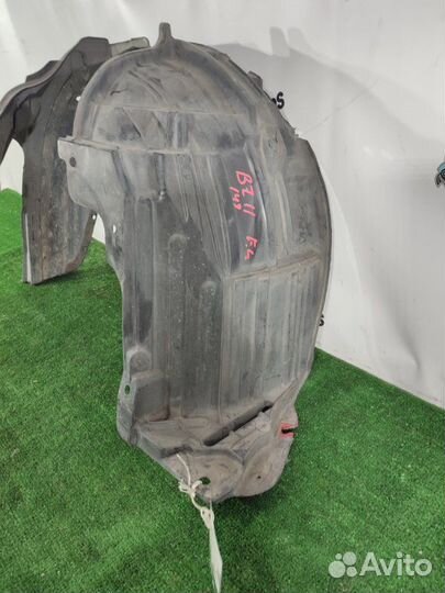 Подкрылок передний левый Nissan Cube BZ11 CR14DE