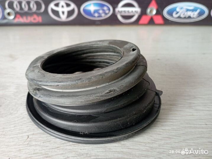 Пыльник горловины топливного бака Lexus Rx350 2010