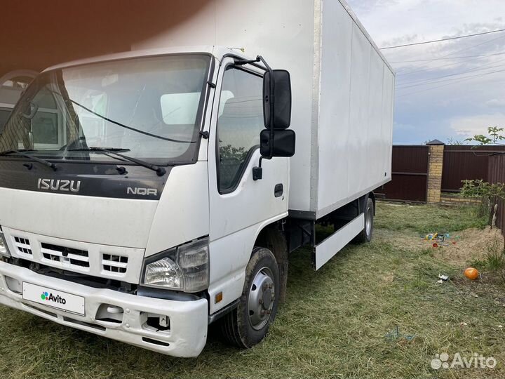 Isuzu NQR75, 2011
