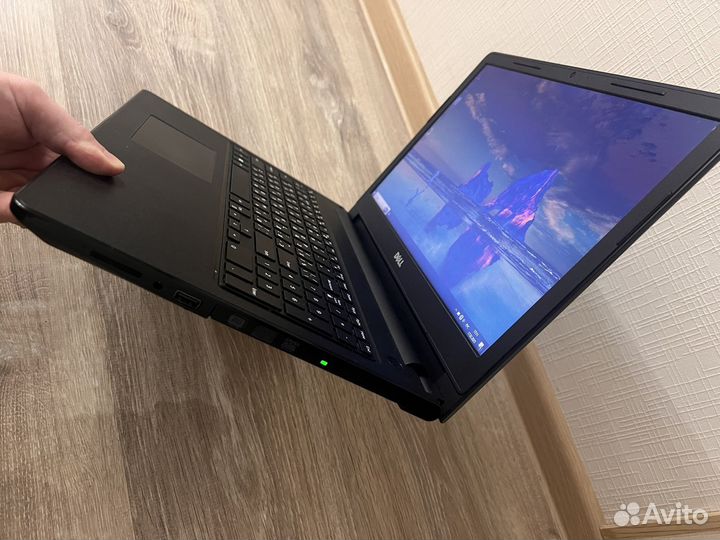 Ноутбук dell (ssd 240Gb + RAM8Gb + AMD 2Gb)