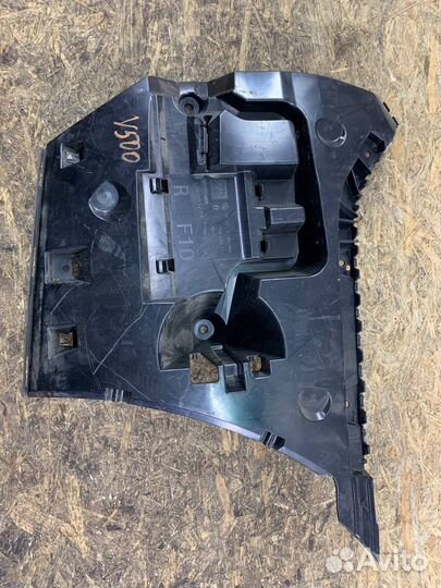 Крепление правое заднее BMW F10 F18